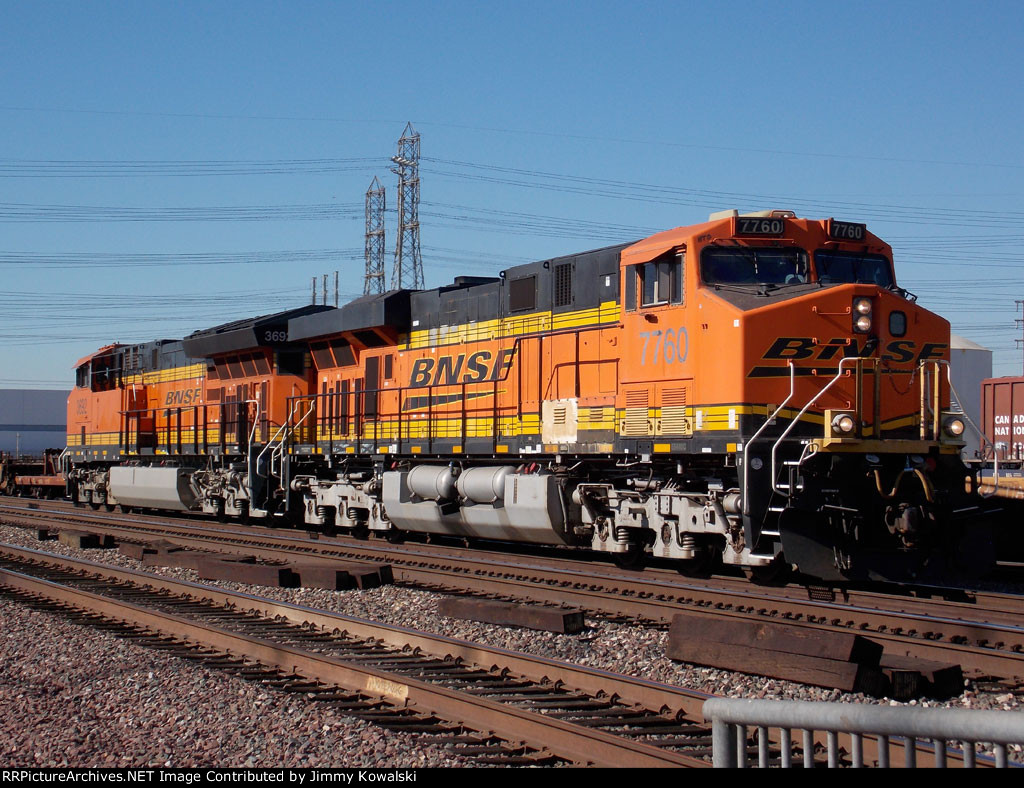 BNSF 7760 GE ES44DC